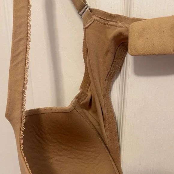 Victoria's Secret Tan Underwire Bra - Picture 4 of 5